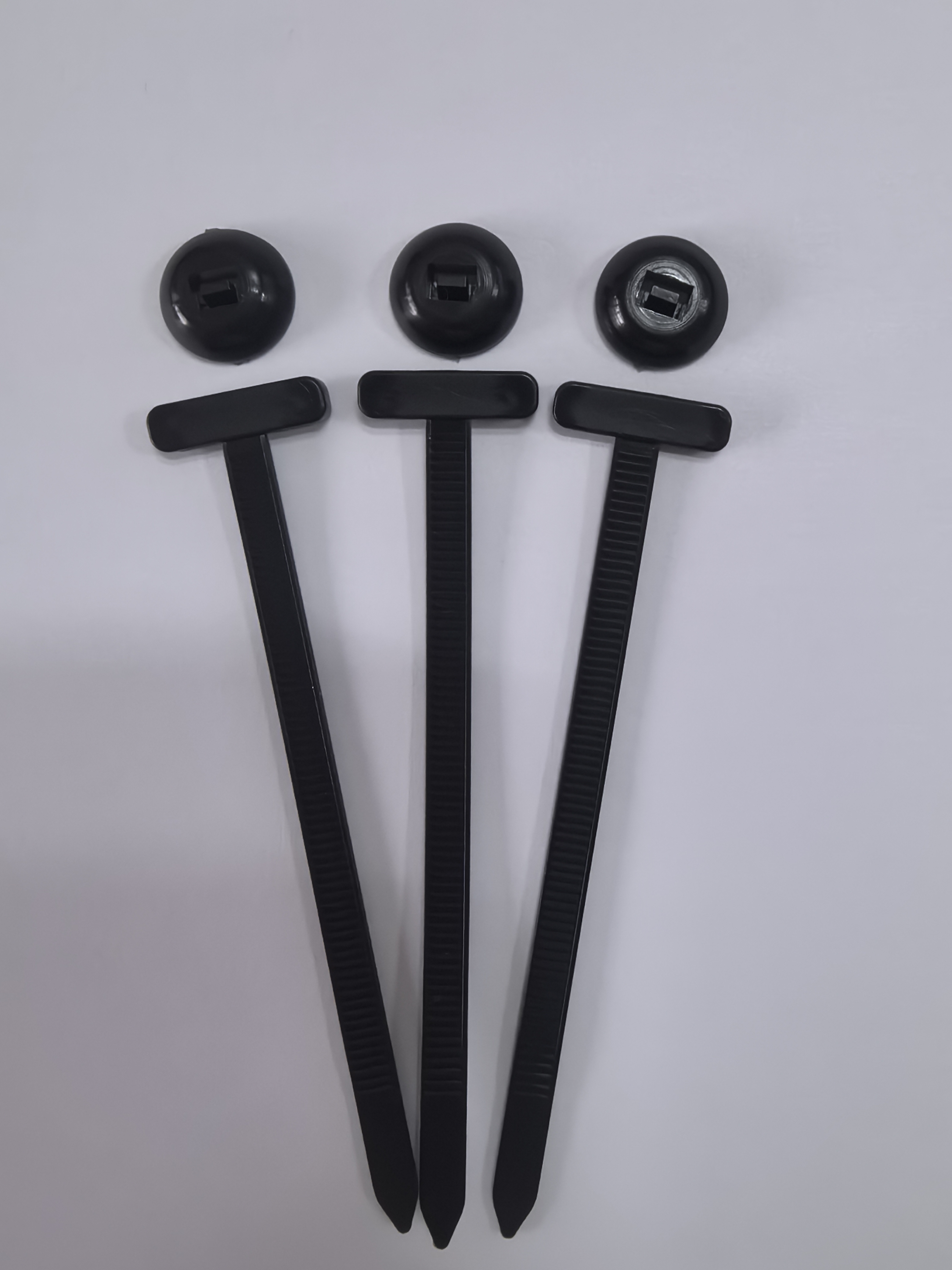 ABRAÇADEIRA DE NYLON, PLÁSTICO 6.6, COM TRAVA UNIVERSAL, ADITIVO UV, 93X5MM, COR PRETO (PCTE 100UN)